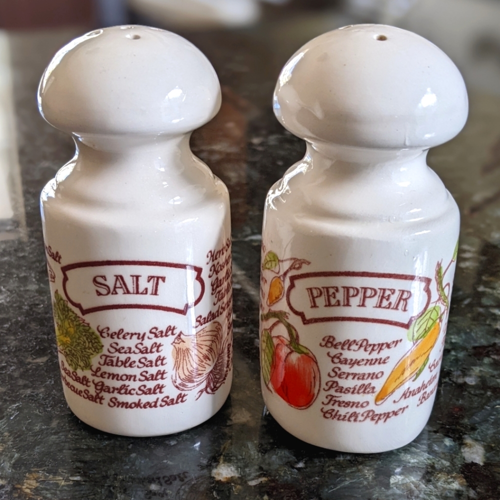 Vtg Avon Salt Pepper Set